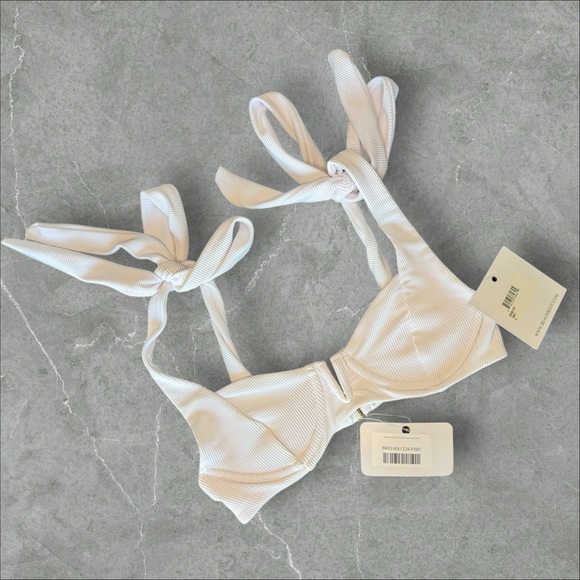 Beach Riot White Bikini - Picture 5 of 9